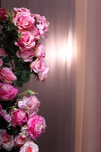 Rosa Rosa Fiore Bouquet Con Vecchio Colore Rosa Chiffon Tenda — Foto Stock