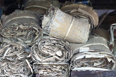 Birçok amaç için sarılmış muz yaprağı, Asya kentsel yaşam tarzı