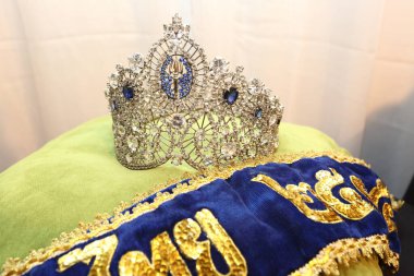 Miss Pageant Crown wth Jewelry Diamond Pearl Silver Gold Ruby on Cushion Pillow in exhibition, wording 