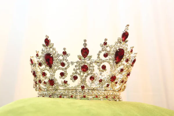 Miss Missverkiezing Kroon Sieraden Diamant Parel Zilver Goud Robijn Kussen — Stockfoto