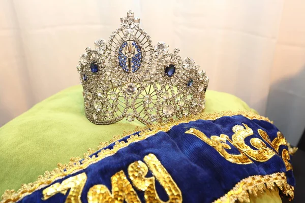 Miss Pageant Crown Wth Jewelry Gyémánt Gyöngy Ezüst Arany Ruby — Stock Fotó