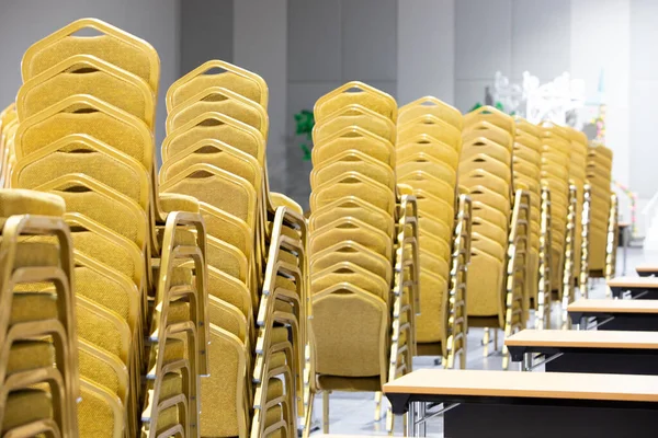 Stack Steel Chair Fabric Сидіння Майданчик Жовтий Золотий Колір Таблиця — стокове фото