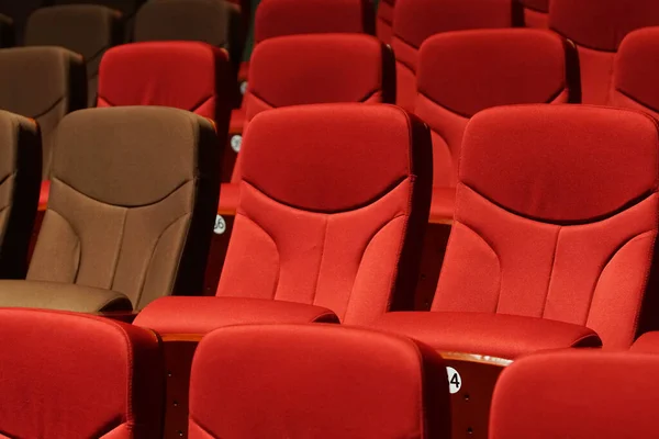 Kain Beludru Merah Kosong Banyak Baris Tempat Duduk Konser Teater — Stok Foto