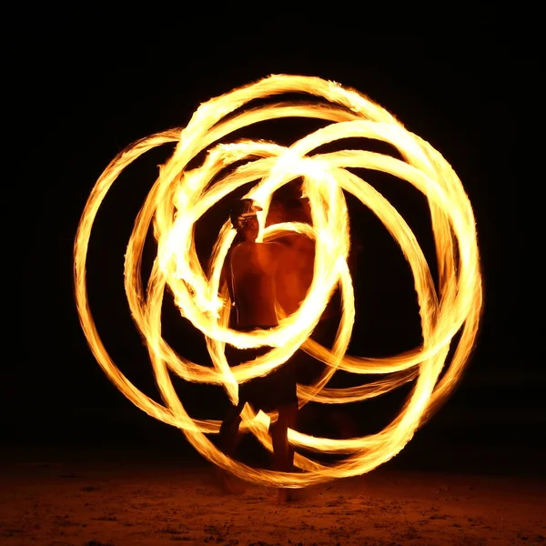 Homme Haute Compétence Jouant Feux Artifice Tournant Poteau Bois Avec — Photo