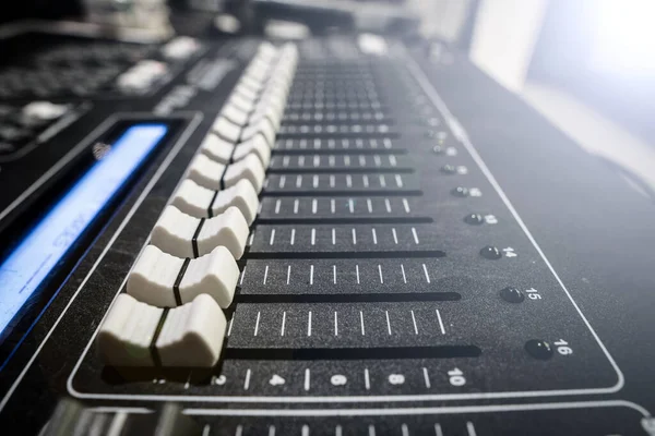 Sound Mixer Board Dengan Tombol Untuk Menyesuaikan Detail Volume Tinggi — Stok Foto