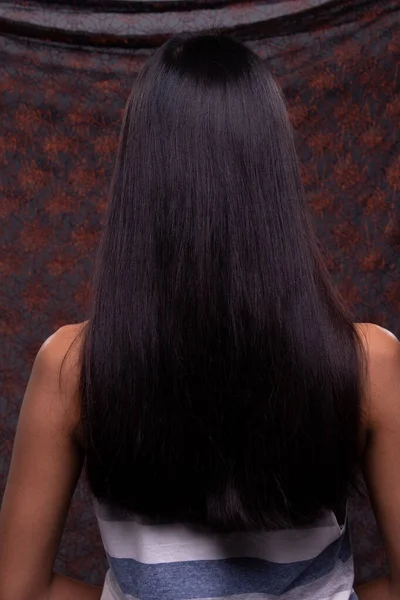 Achterzijde Bekijken Van Aziatische Vrouw Voor Make Kapsel Kapsel Hairdo — Stockfoto