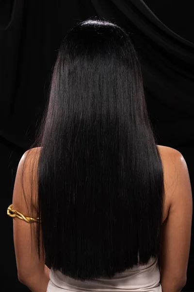 linda mulher morena com cabelo preto longo liso 1420486 Foto de