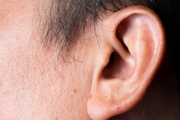 Parte Del Cuerpo Piel Asiática Con Oreja Cara Cerca — Foto de Stock