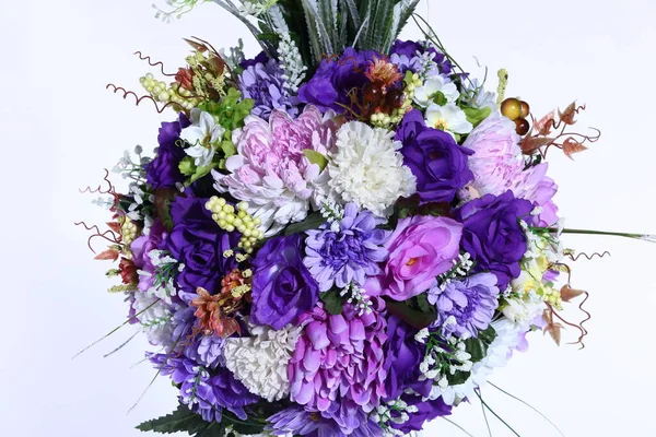 Ramo Púrpura Muchos Tipo Flor Soporte Alambre Blanco Forma Alta —  Fotos de Stock