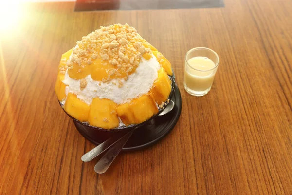 Korea Sweet Ice Dessert Berühmt Mit Obst Bunten Belag Mit — Stockfoto
