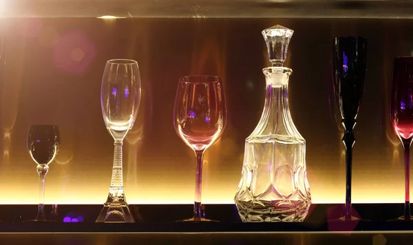 Muchos Muestran Botellas Vacías Vidrio Vino Decorativo Estante Retroiluminado Club —  Fotos de Stock