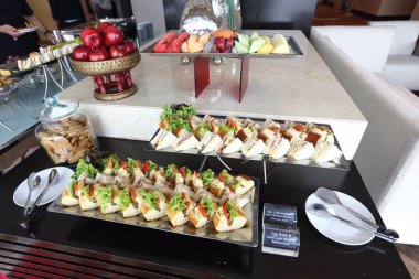 Tavuk şamandıralı Mini Club Sandviçi, Yemek, Seminer, Kahve molası, Kahvaltı, Öğle Yemeği, Akşam Yemeği, Büfe ve Toplantı Grubu için Brioche Sandviçleri..