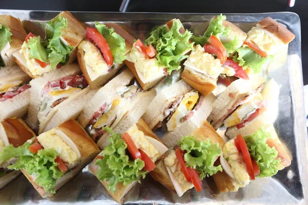 Mini Club Sandwich Com Presunto Frango Salada Ovo Cold Cuts — Fotografia de Stock