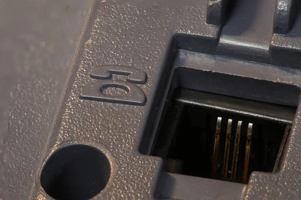 电话线插头插在连接器上 用灰色塑料图标显示插座插入插孔 — 图库照片