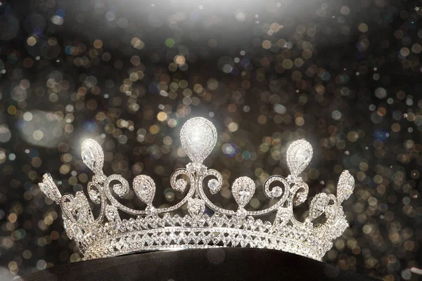Diamond Silver Crown Miss Szépségverseny Crystal Tiara Díszíteni Sok Alakja — Stock Fotó