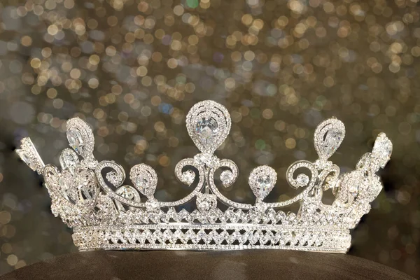 Diamond Silver Crown Miss Szépségverseny Crystal Tiara Díszíteni Sok Alakja — Stock Fotó