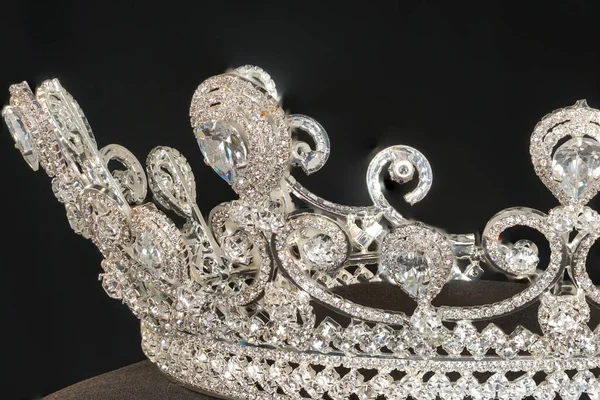 Diamond Silver Crown Miss Szépségverseny Crystal Tiara Díszíteni Sok Alakja — Stock Fotó