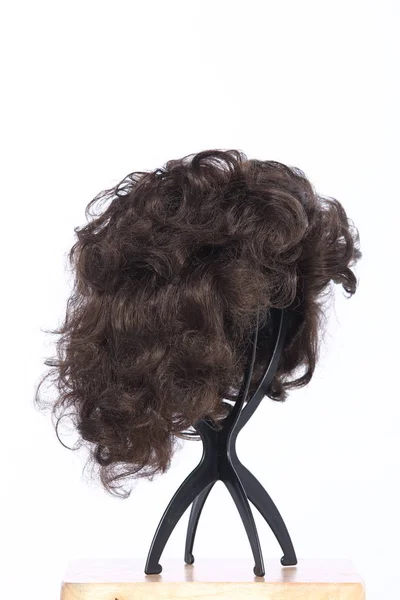 Boucle Brun Foncé Noir Perruque Cheveux Sur Support Tête Stand — Photo