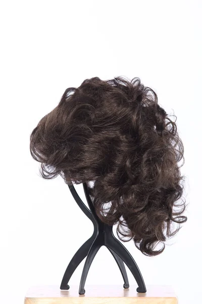 Boucle Brun Foncé Noir Perruque Cheveux Sur Support Tête Stand — Photo