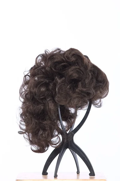 Curl Marrom Escuro Preto Cabelo Wig Head Holder Stand Mesa — Fotografia de Stock