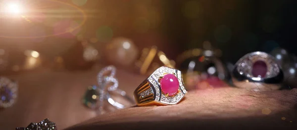 Gems Jewelry Daimond Gold Silver Ruby Vavluable Rings Представлені Human — стокове фото