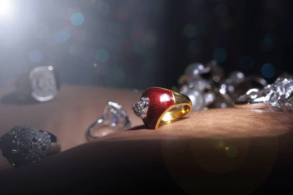 Edelstenen Sieraden Daimond Goud Zilver Robijn Vavluable Ringen Gepresenteerd Menselijke — Stockfoto