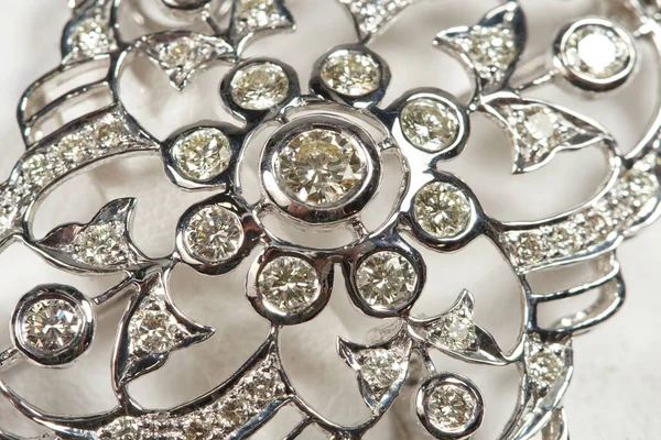 Hoogwaardige Edelstenen Accessoires Diamant Hanger Studio Verlichting Witte Achtergrond Hdr — Stockfoto