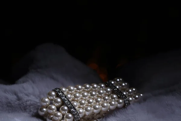 Bracelet Perle Fond Écran Accessoires Sur Vague Tissu Fourrure Avec — Photo