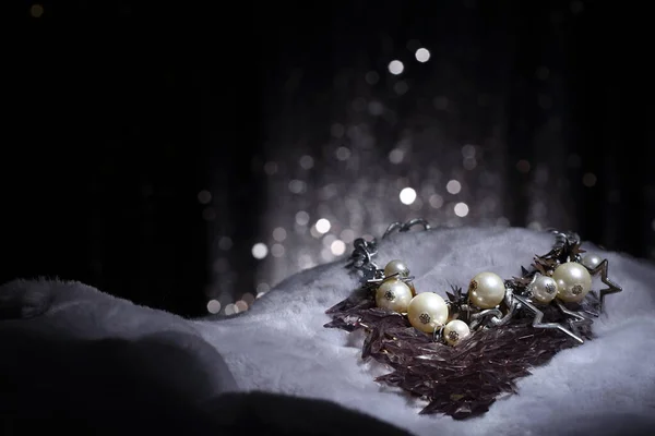 Acessórios Colar Pérolas Onda Tecido Pele Com Fundos Bolha Bokeh — Fotografia de Stock