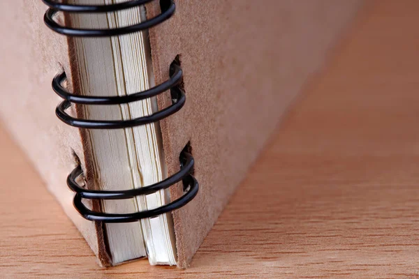 Büropapier Notizbucheinband Mit Recyclingpapier Auf Holztisch Kopierraum Für Texthintergründe — Stockfoto