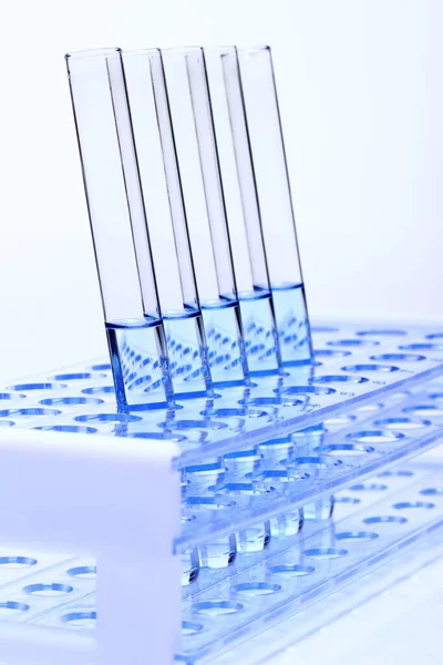Blue Liquid Glass Tube Lab Testinstrumenten Kunststof Standhouder Groep Van — Stockfoto