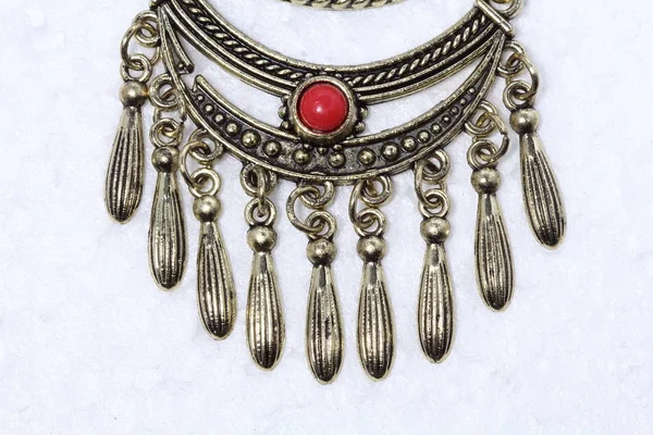 Typische African Tribe Halskette Mit Rotem Rubin Edelstein Und Silber — Stockfoto