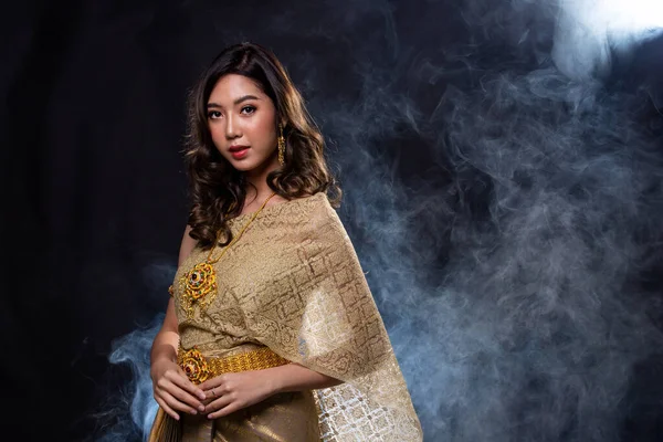 Złota Sukienka Tajskiego Tradycyjnego Stroju Lub Azji Południowo Wschodniej Złota — Zdjęcie stockowe