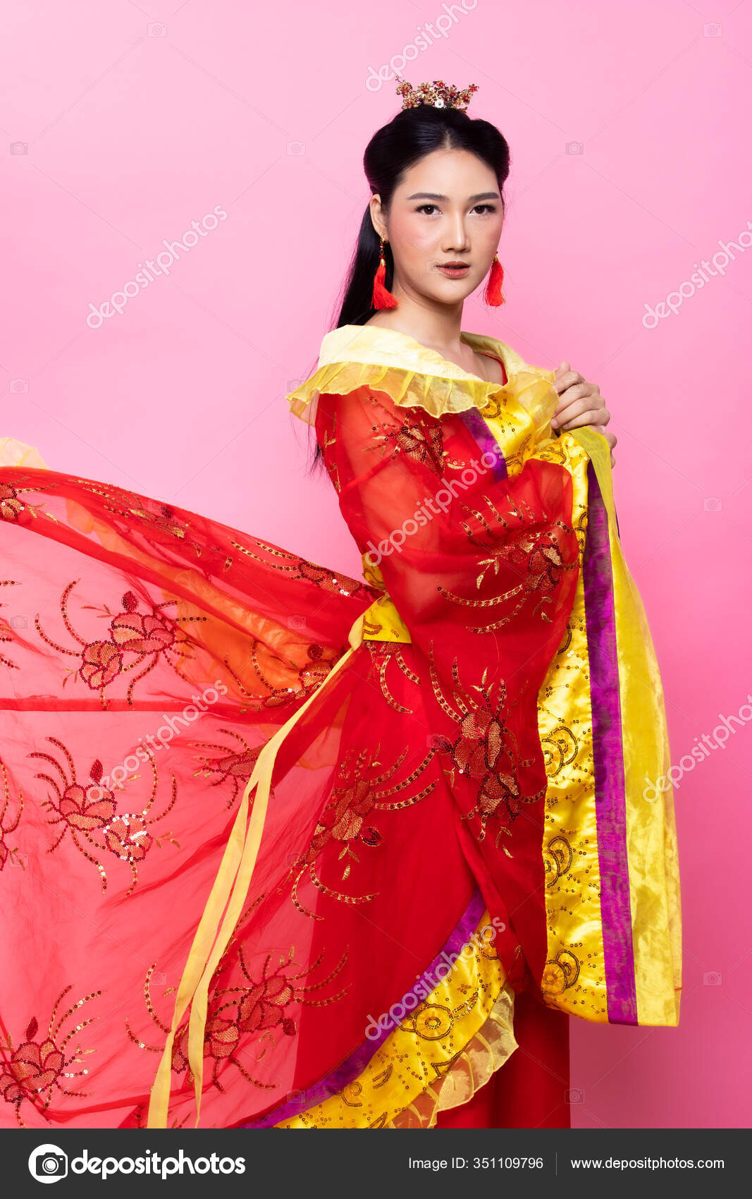 Beautiful Indian bride in traditional wedding dress and posing Stock Photo  - Alamy