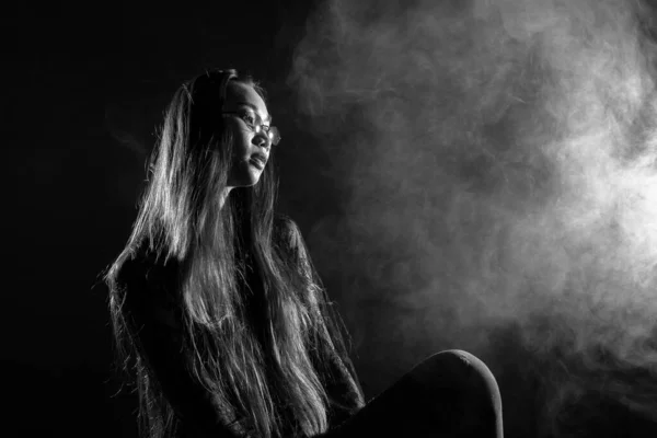 White Smoke Tan Skin Asian Woman Black Straight Hair Dark — Fotografia de Stock