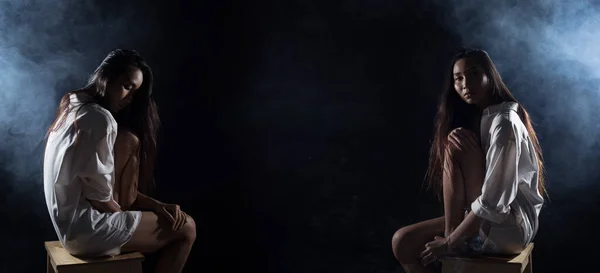 Biały Dym Opalenizna Skóra Azji Kobieta Czarny Proste Włosy Gęste — Zdjęcie stockowe