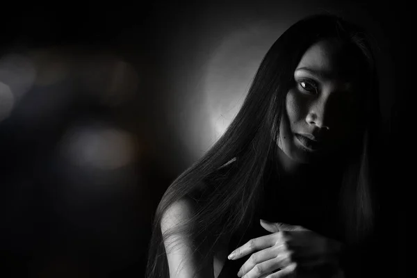 Retrato Slim Asian Woman Black Straight Hair Abstract High Low — Fotografia de Stock