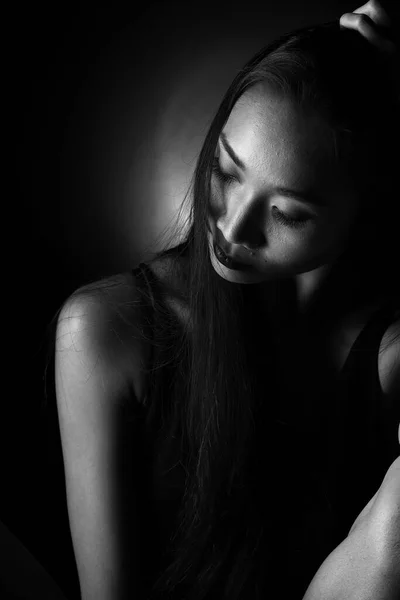 Porträtt Slim Asiatisk Kvinna Svart Rakt Hår Abstrakt Hög Låg — Stockfoto