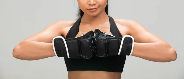 Ασιατική Tan Skin Fitness Γυναίκα Άσκηση Γροθιά Αέρα Φθορά Πυγμαχία — Φωτογραφία Αρχείου