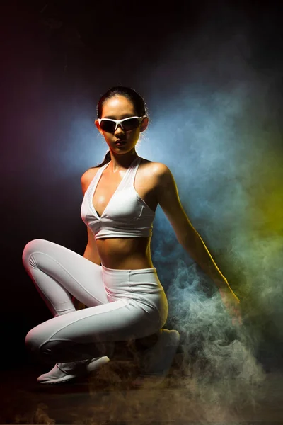 Asian Tan Skin Fitness Frauen Weißen Anzug Übung Boxen Gewicht — Stockfoto