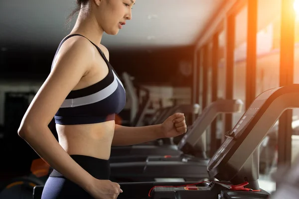 Ázsiai Karcsú Fitness Fekete Haj Sport Melltartó Gyakorlat Bemelegítés Futógép — Stock Fotó