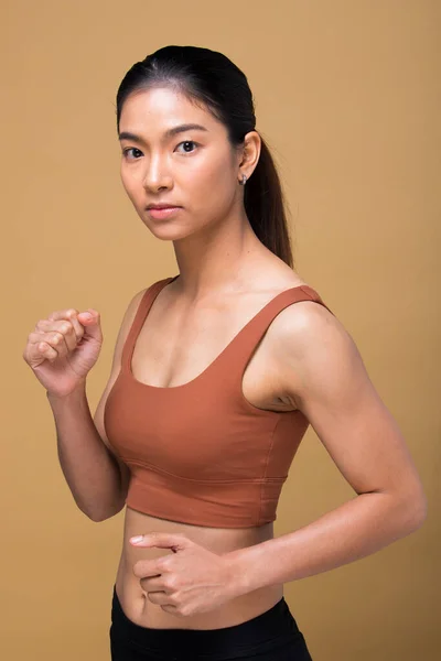 Asiatische Schlanke Fitness Frau Übung Aufwärmen Stretch Arme Beine Studio — Stockfoto