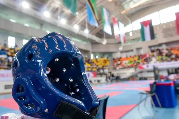 Taekwondo Hear Guard Arka Planda Spor Müsabakası Düzenledi Renkli Koltukları — Stok fotoğraf