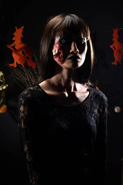 Fondo Halloween Con Bruja Guirnalda Calabaza Colgando Ghost Zombie Chica — Foto de Stock
