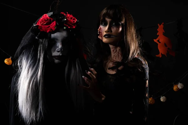 Diabeł Biały Twarz Klaun Zombie Dziewczyna Czarne Włosy Dwa Duchy — Zdjęcie stockowe