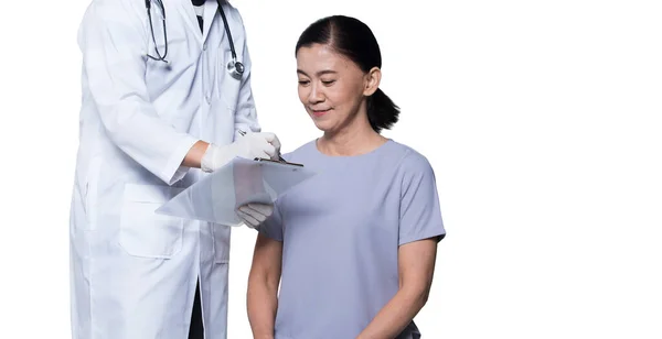 Aziatisch Midden Jaren Leeftijd Vrouw Patiënt Check Gezondheid Met Doctor — Stockfoto