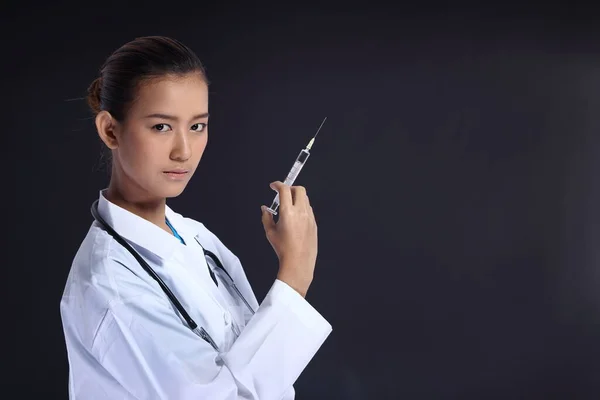 Asian Beautiful Doctor Woman Uniform Stethoscope Syringe Hand Point Right — Stock Photo, Image