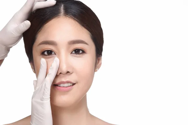 Doutor Injeta Botox Enchimento Para Cara Beleza Mulher Asiática Que — Fotografia de Stock