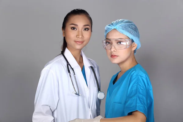 Médico Asiático Blanco Con Estetoscopio Camisa Blanca Enfermera Azul Camisa — Foto de Stock