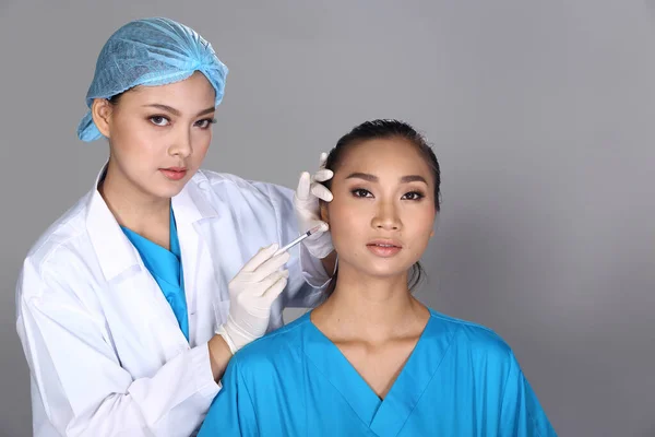 Asiatische Arzt Krankenschwester Überprüfen Gesicht Wangenknochenstruktur Vor Plastischer Chirurgie Und — Stockfoto